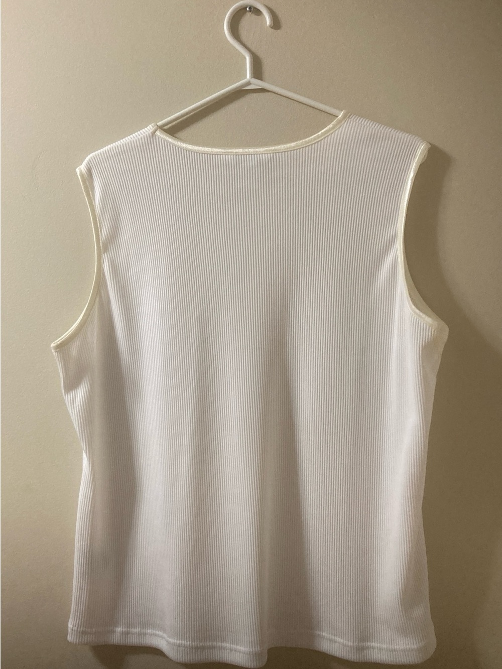 Alia White Sleeveless Ribbed Tank Top - Picture 2 of 3